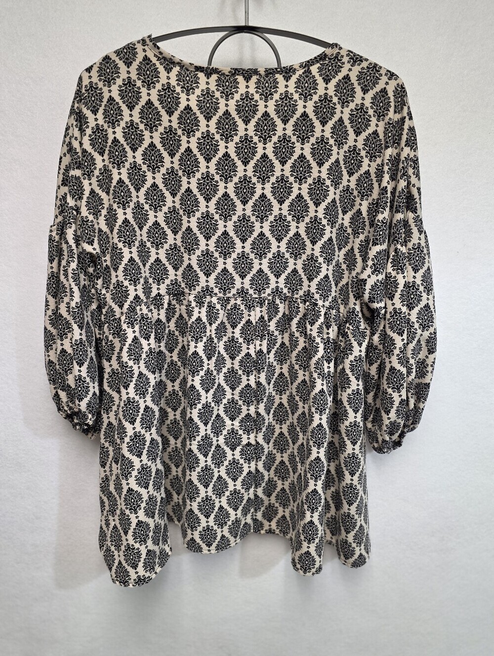 Jade By Jane V-Neck Long Sleeve Blouse in Cream and Black Size Medium - Picture 8 of 9